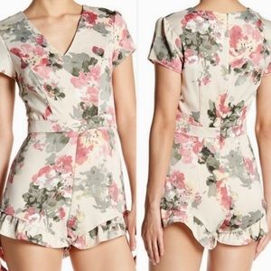 NWOT Bebe Floral Romper Size 16 🌺🌸